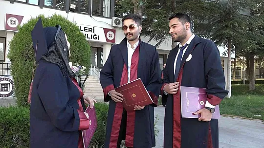 Hayali olan inşaat mühendisliğini 58 yaşında kazandı, 63 yaşında kep attı