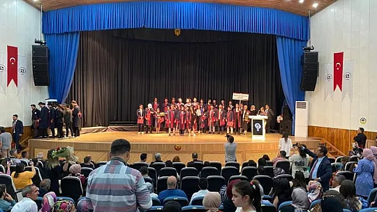 Hayali olan inşaat mühendisliğini 58 yaşında kazandı, 63 yaşında kep attı