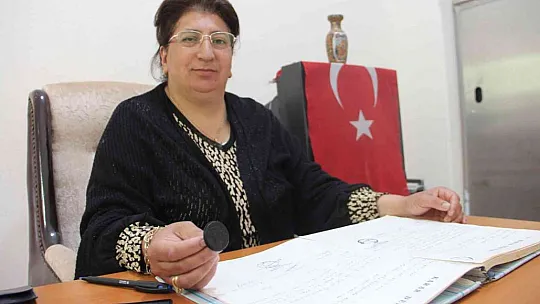 300 yıllık köyün ilk kadın muhtarı olarak hayalini gerçekleştirdi
