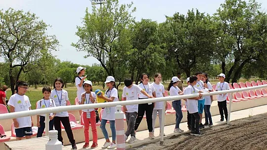 Elazığ Hipodromunun minik misafirleri doyasıya eğlendi