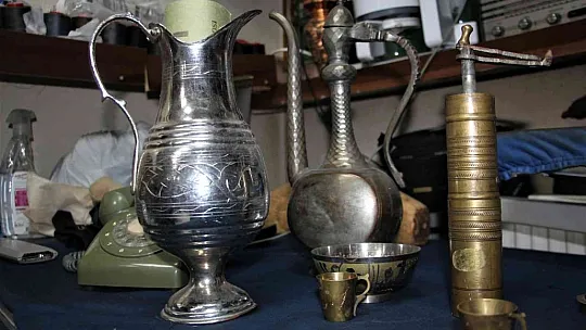 Müşterilerine tarihte yolculuk yaptıran terzi dükkanı