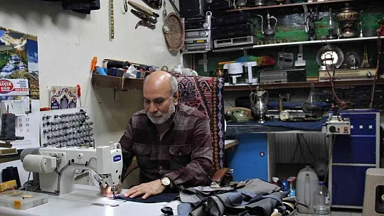 Müşterilerine tarihte yolculuk yaptıran terzi dükkanı