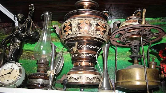 Müşterilerine tarihte yolculuk yaptıran terzi dükkanı