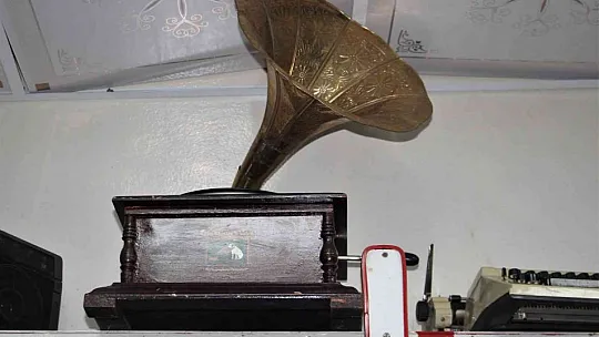 Müşterilerine tarihte yolculuk yaptıran terzi dükkanı