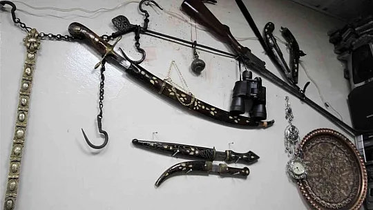 Müşterilerine tarihte yolculuk yaptıran terzi dükkanı