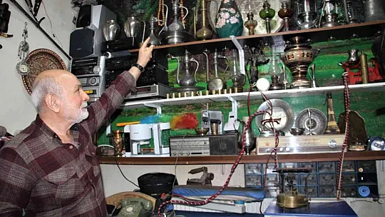 Müşterilerine tarihte yolculuk yaptıran terzi dükkanı