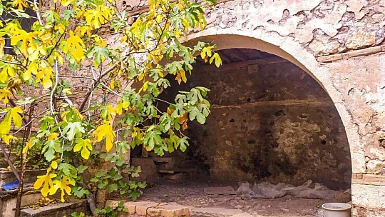 Hüseynik Mahallesi sonbaharda ayrı bir güzel