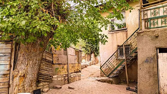 Hüseynik Mahallesi sonbaharda ayrı bir güzel