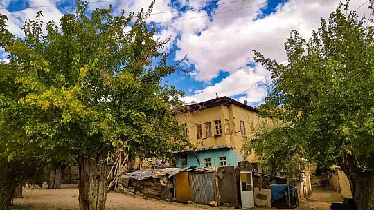 Hüseynik Mahallesi sonbaharda ayrı bir güzel