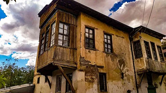 Hüseynik Mahallesi sonbaharda ayrı bir güzel