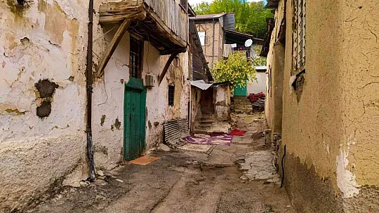 Hüseynik Mahallesi sonbaharda ayrı bir güzel