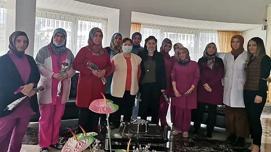 Huzurevinde kadınlar günü kutlandı