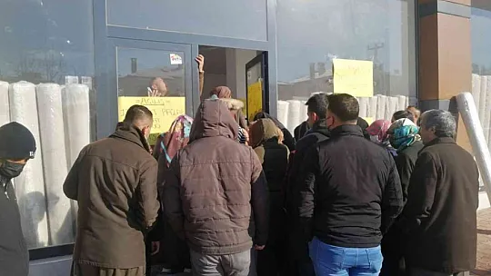 Eksi 4 derecede indirim kuyruğu