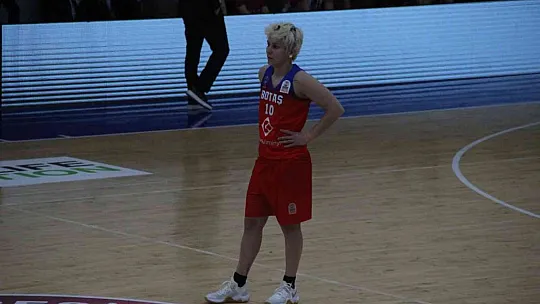 Işıl Alben'e Elazığlılar'dan yoğun ilgi