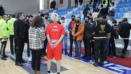 Işıl Alben'e Elazığlılar'dan yoğun ilgi