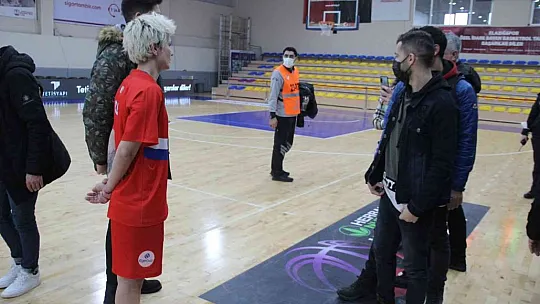 Işıl Alben'e Elazığlılar'dan yoğun ilgi