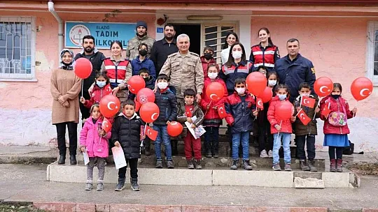 İl Jandarma Komutanı Yıldız, çocuklarla buluştu