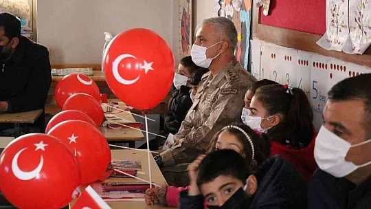 İl Jandarma Komutanı Yıldız, çocuklarla buluştu