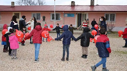 İl Jandarma Komutanı Yıldız, çocuklarla buluştu