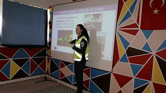 Elazığ jandarmasından, öğrencilere trafik eğitimi