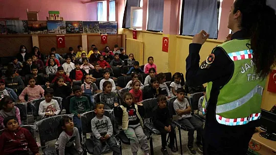 Elazığ jandarmasından, öğrencilere trafik eğitimi