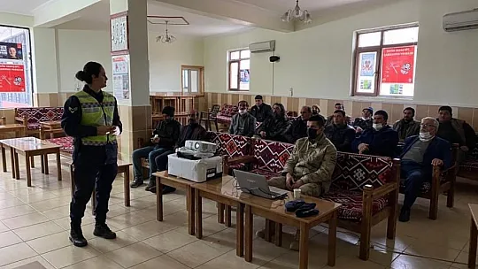 Elazığ jandarmasından traktör sürücülerine eğitim
