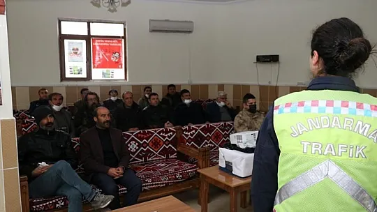 Elazığ jandarmasından traktör sürücülerine eğitim