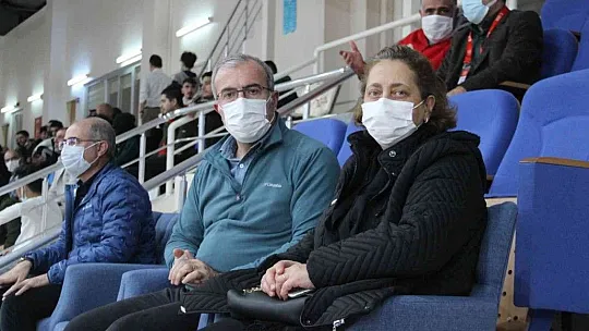 Elazığ'ın Perileri bu sezonki ilk galibiyetini aldı