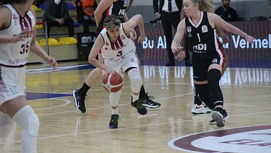 Elazığ'ın Perileri bu sezonki ilk galibiyetini aldı