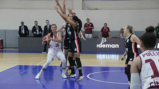 Elazığ'ın Perileri bu sezonki ilk galibiyetini aldı