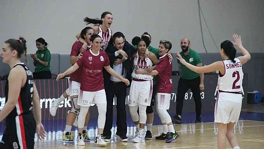 Elazığ'ın Perileri bu sezonki ilk galibiyetini aldı