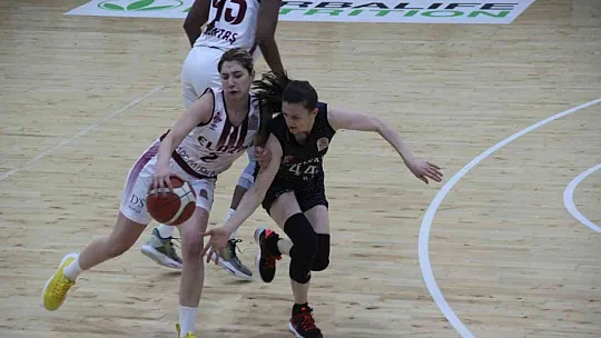 Elazığ'ın Perileri Süper Lig'e mağlubiyetle veda etti