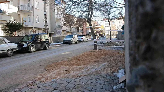 Çukura düşen vatandaşın düşme anı kameralara böyle yansıdı