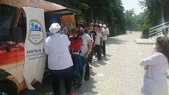 Kantinbüs köy yollarında olmaya devam ediyor