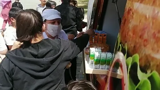 Kantinbüs köy yollarında olmaya devam ediyor