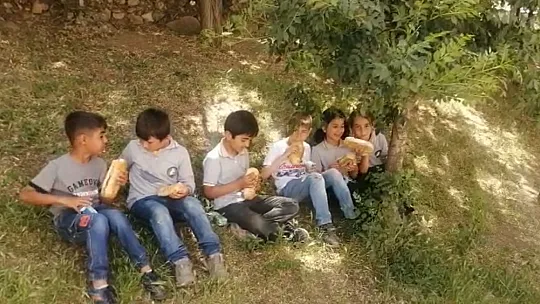 Kantinbüs köy yollarında olmaya devam ediyor