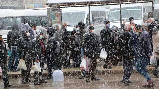 Kar, Elazığ'ı etkisi altına aldı