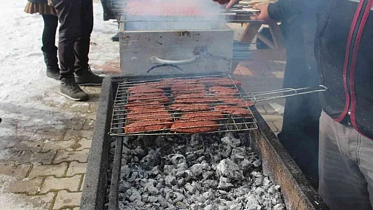 Kar hasreti çeken Elazığlılar Hazarbaba'ya akın etti