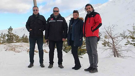Kar hasreti çeken Elazığlılar Hazarbaba'ya akın etti