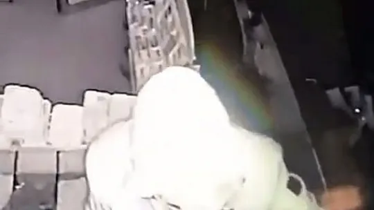 Marketteki hırsızlık olayı, güvenlik kamerasına yansıdı