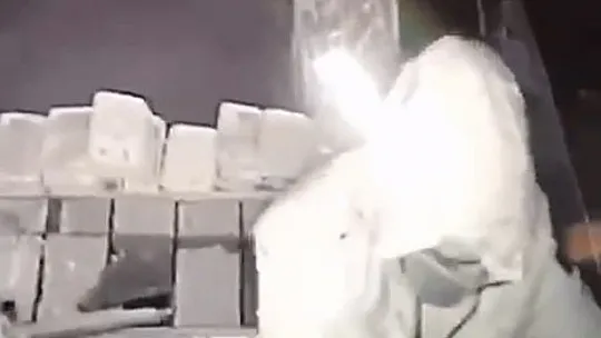 Marketteki hırsızlık olayı, güvenlik kamerasına yansıdı