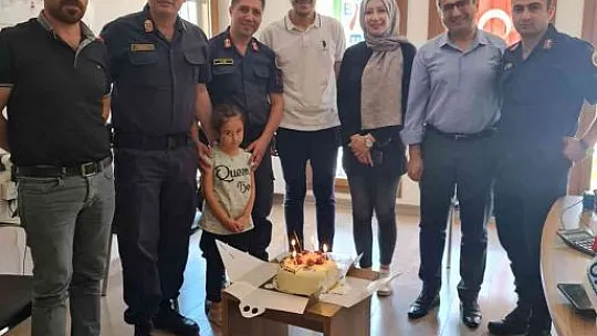 Kavga ihbarına giden jandarmaya sürpriz kutlama