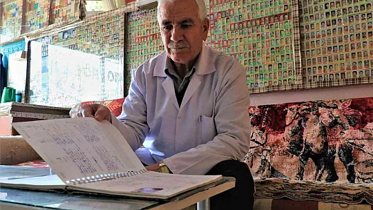Kebanlı berberden 47 yıllık ilginç koleksiyon