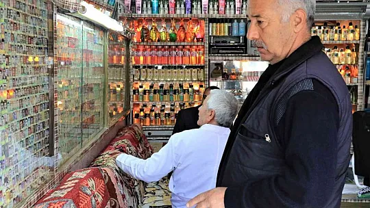 Kebanlı berberden 47 yıllık ilginç koleksiyon