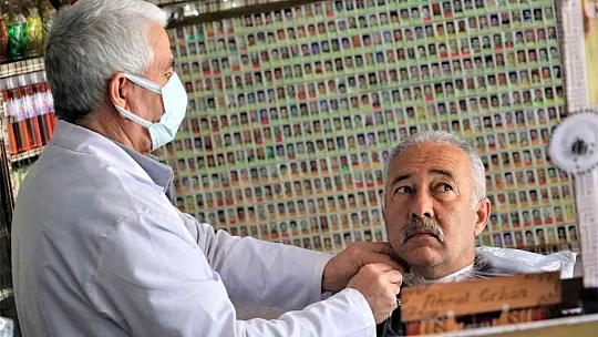 Kebanlı berberden 47 yıllık ilginç koleksiyon
