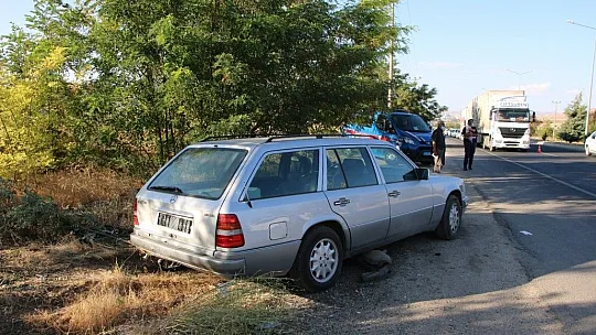 Annesi kazada yaralanınca jandarma ekipleri bebekle ilgilenip oyun oynadı