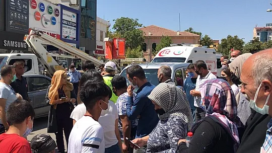 Talihli kazazedelere yoldan geçen doktor ve hemşire yetişti!