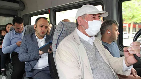 Kemal Sunal'ın oynadığı 'Atla Gel Şaban' filmi Elazığ'da gerçek oldu: Minibüse binmeden yazamıyor