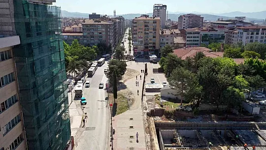 Kent Meydanı sahasındaki 20 adet ağaç taşınacak