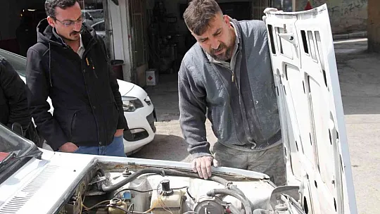 Zülfü ustanın okuma azmi hayran bıraktı